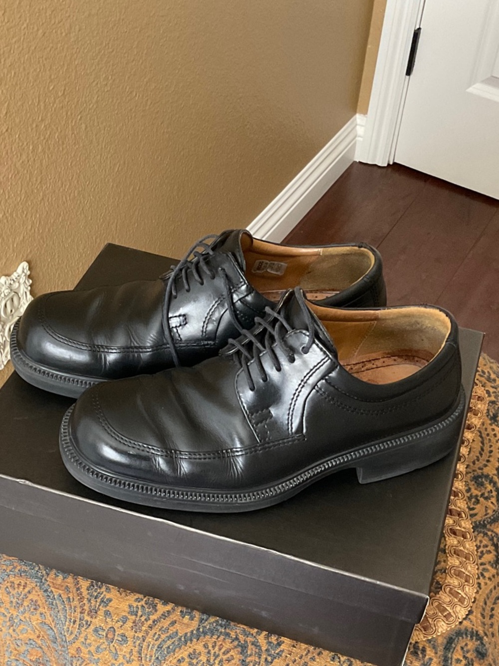 Ecco Black Leather Lace-Up Derby Shoes